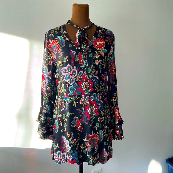 Alice + Olivia Floral Romper. Size S - Picture 1 of 8